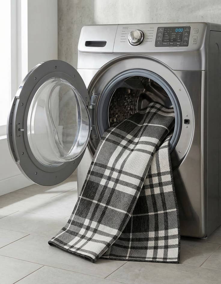 Detail image of  4' x 6'  Washable Checkered Indoor / Outdoor Rug