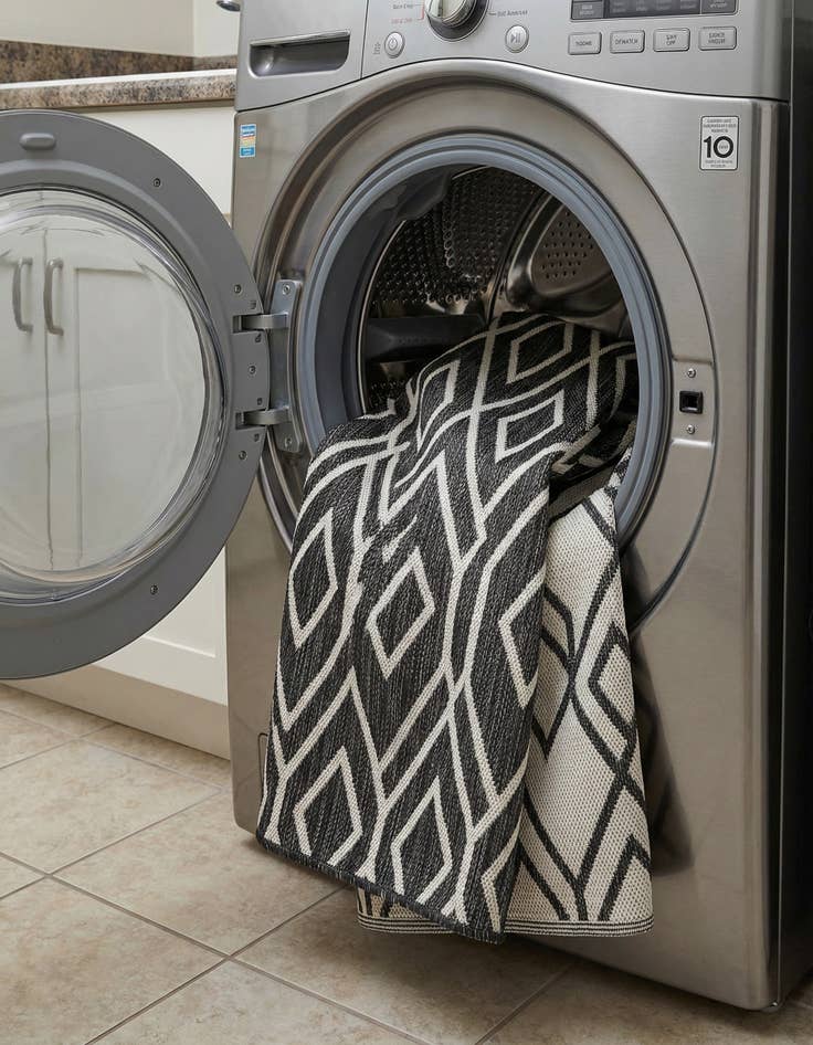 Detail image of  6' x 9'  Washable Jill Zarin Turks and Caicos Indoor / Outdoor Rug