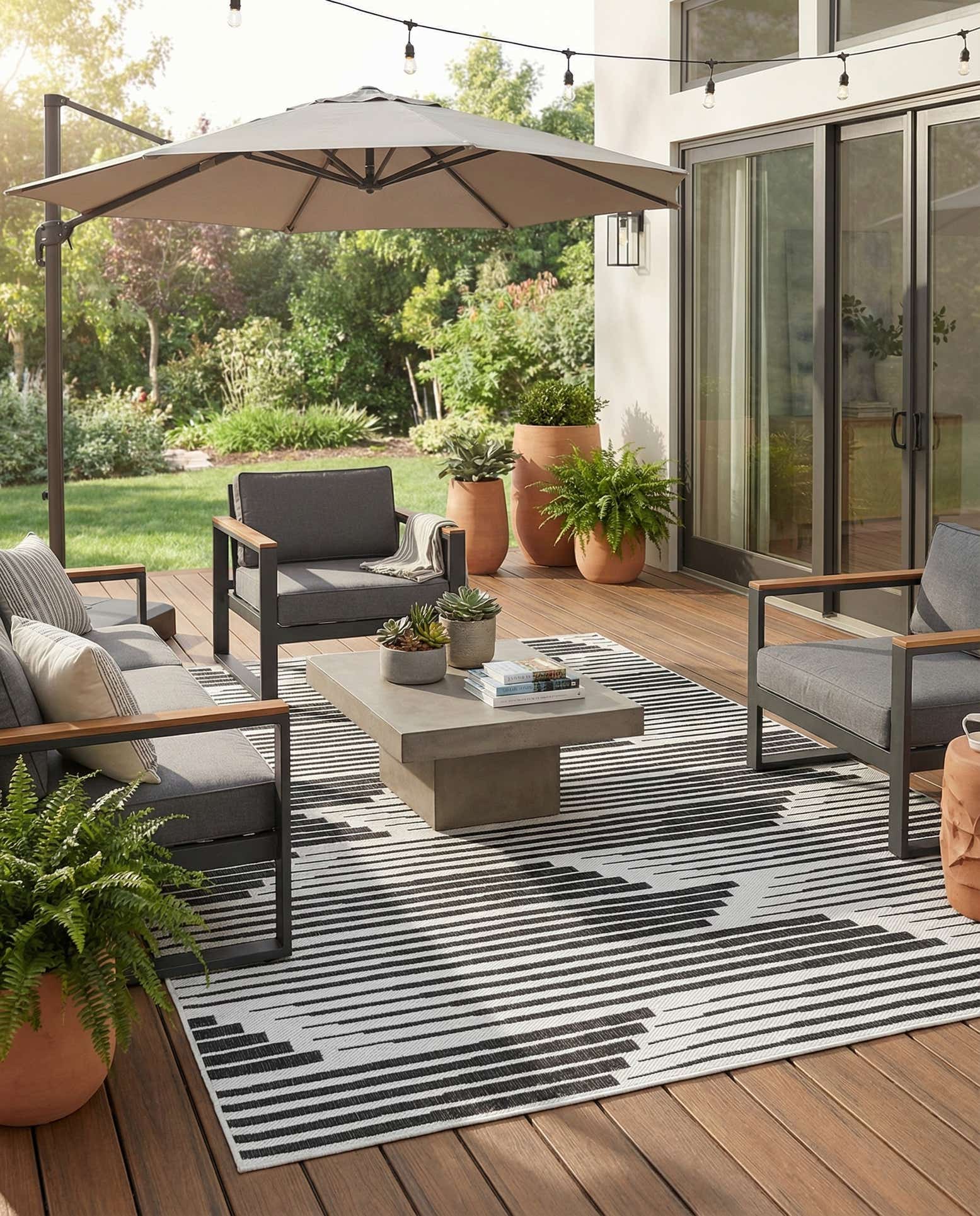 7' x 10' Easy-Clean Modern Indoor / Outdoor Rug