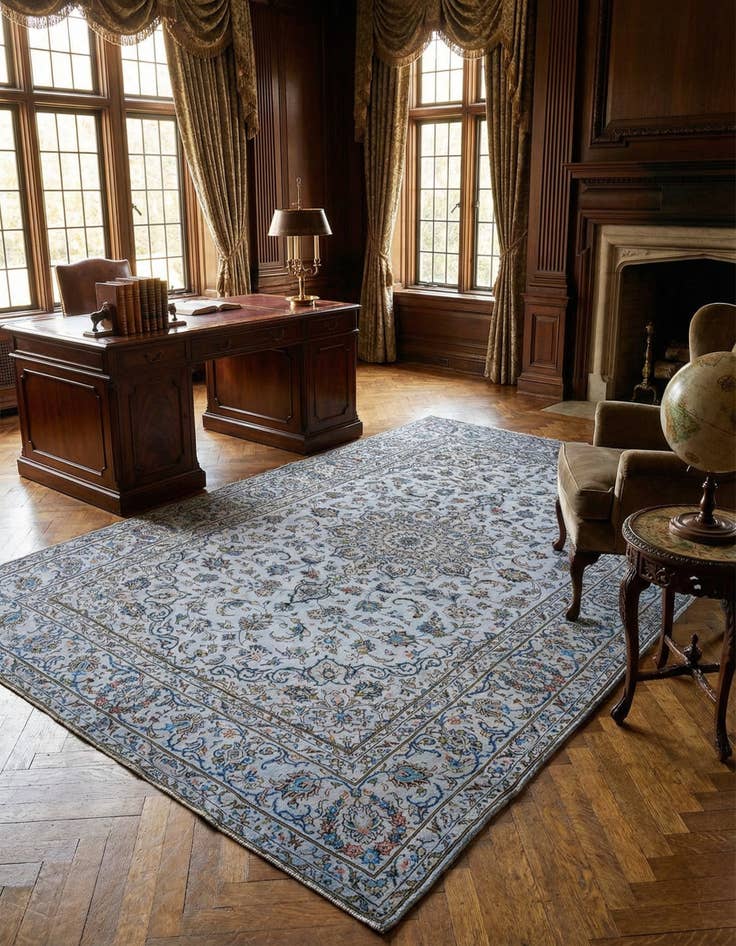Detail image of 6' 6 x 9' 9 Vintage Royal Rug