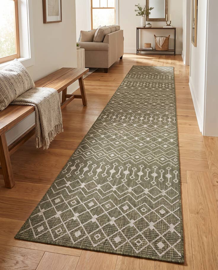 Detail image of 2' 7 x 12' Easy-Clean Trellis Indoor / Outdoor Runner Rug