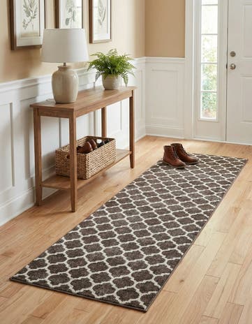 2' 7 x 10' Lattice Runner Rug