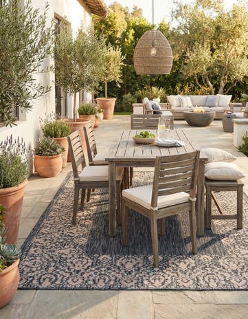 7' x 10' Easy-Clean Border Indoor / Outdoor Rug