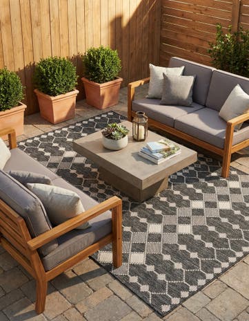 5' 3 x 8' Easy-Clean Lattice Indoor / Outdoor Rug