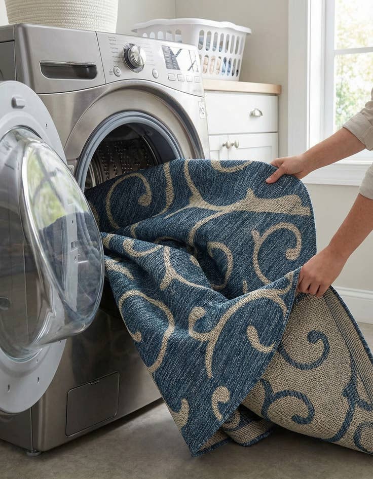 Detail image of 4' x 4'  Washable Botanical Indoor / Outdoor Round Rug