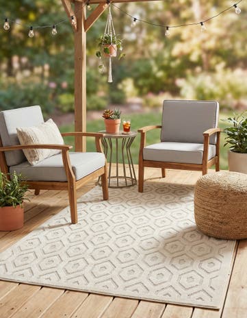 5' 3 x 8' Easy-Clean Trellis Textured Indoor / Outdoor Rug