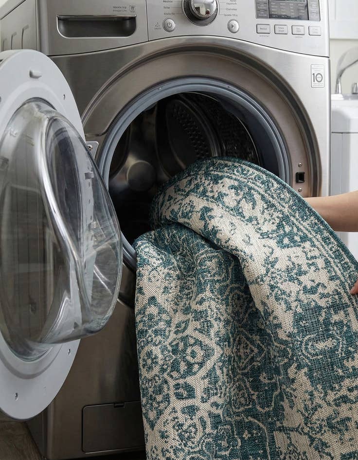 Detail image of 7' x 7'  Washable Jill Zarin Dubai Indoor / Outdoor Round Rug