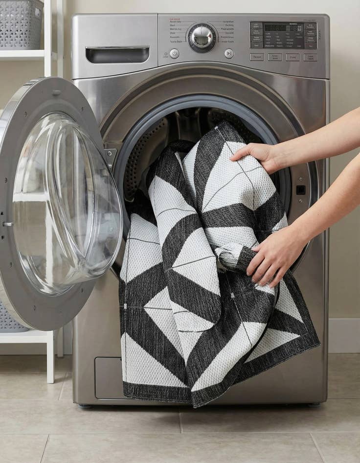 Detail image of 7' 10 x 7' 10  Washable Modern Indoor / Outdoor Square Rug