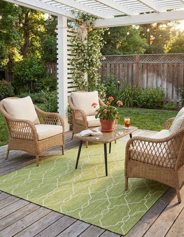 7' x 10' Easy-Clean Lattice Indoor / Outdoor Rug
