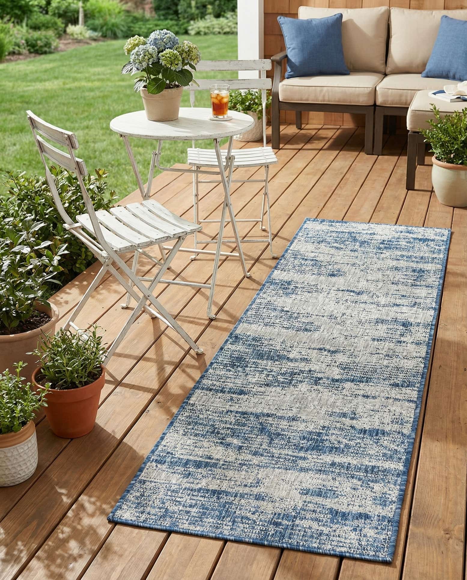 2' x 6' Easy-Clean Modern Indoor / Outdoor Runner Rug
