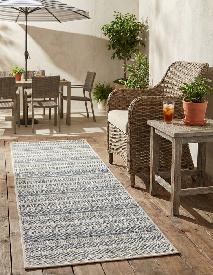 Detail image of 2' x 6' Easy-Clean Striped Indoor / Outdoor Runner Rug