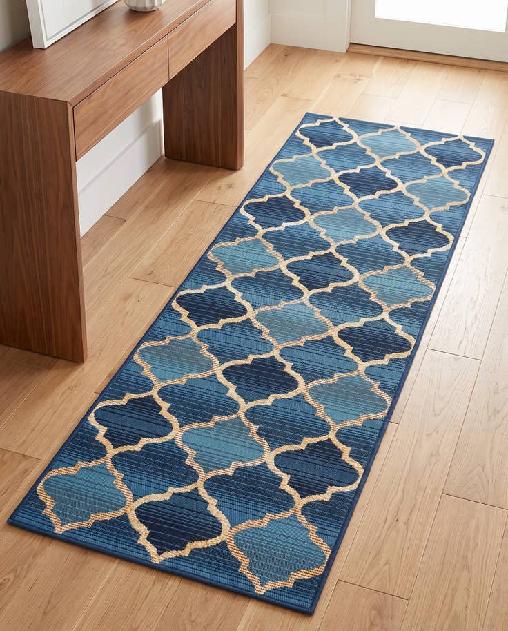 Detail image of 2' x 6' Easy-Clean Lattice Indoor / Outdoor Runner Rug