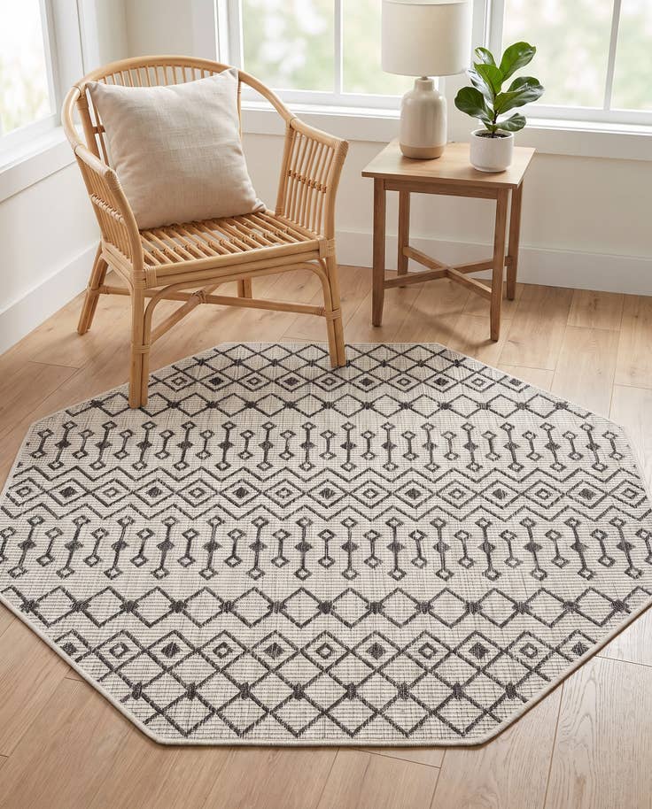 Detail image of 5' 3 x 5' 3 Easy-Clean Trellis Indoor / Outdoor Octagon Rug