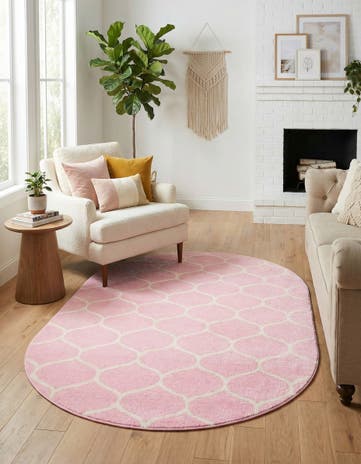 Light Pink Lattice Frieze Oval Rug