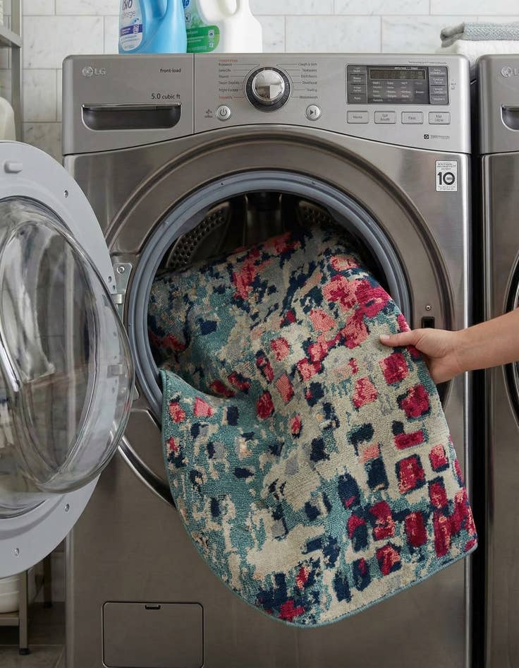 Detail image of 8' x 8'  Washable Barcelona Round Rug