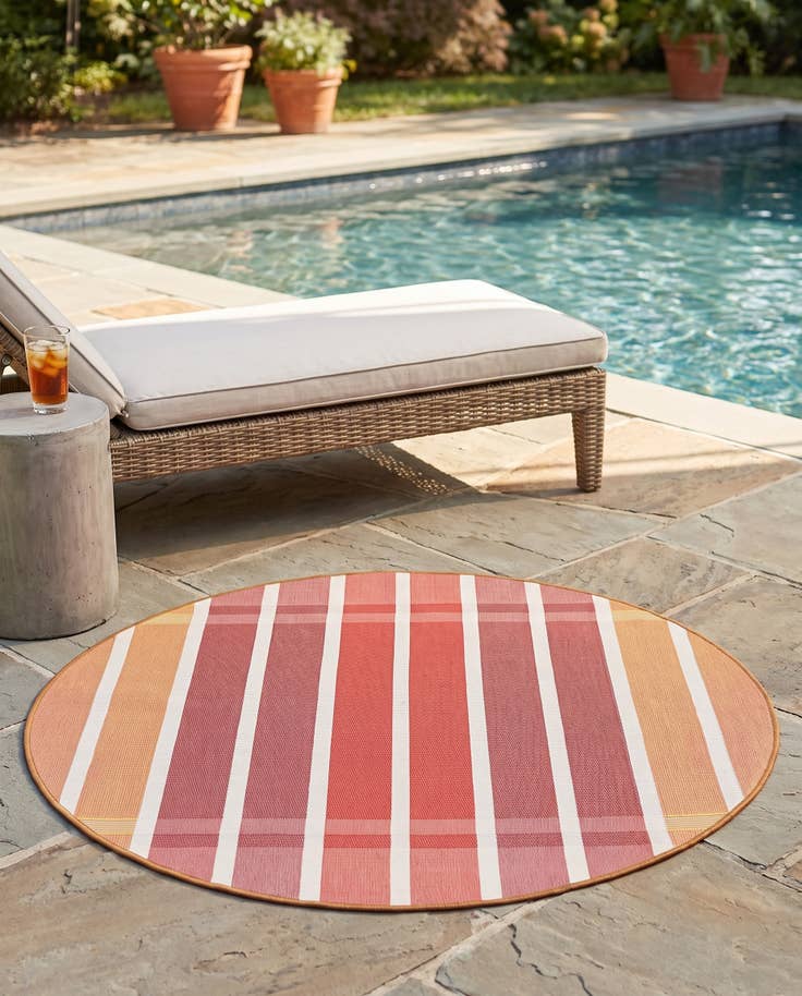 Detail image of 4' x 4' Easy-Clean Ribbon Indoor / Outdoor Round Rug