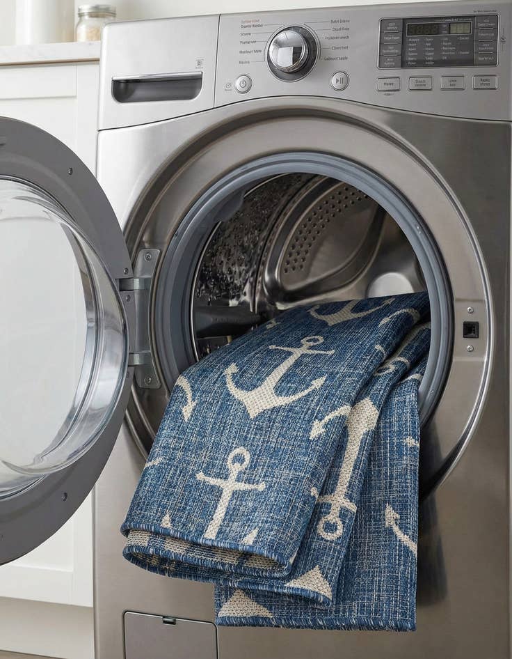 Detail image of 5' 3 x 5' 3  Washable Coastal Indoor / Outdoor Octagon Rug