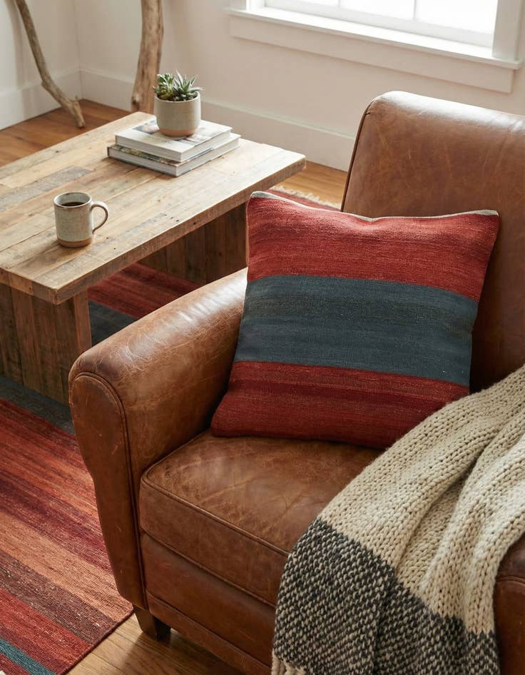 Detail image of 2' 5 x 2' 5  Hand Woven Pillow Wool Square Rug