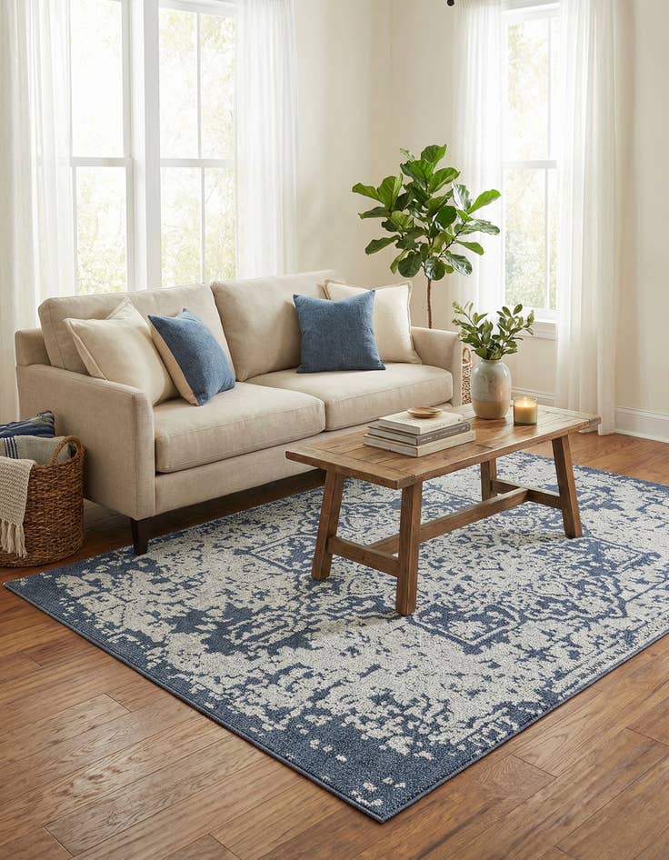 Detail image of 6' 1 x 9'  Washable Traditional Indoor / Outdoor Rug