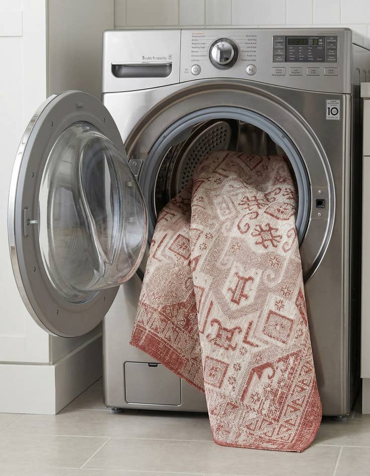 Detail image of 7' 10 x 7' 10  Washable Aztec Indoor / Outdoor Square Rug