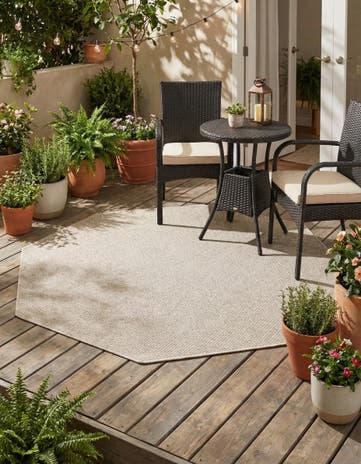 5' 3 x 5' 3 Easy-Clean Solid Indoor / Outdoor Octagon Rug