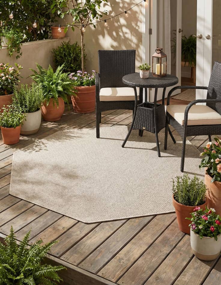 Detail image of 5' 3 x 5' 3  Washable Solid Indoor / Outdoor Octagon Rug