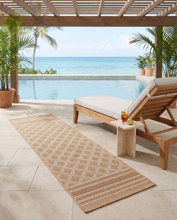 Detail image of 2' x 6' 1 Easy-Clean Trellis Indoor / Outdoor Runner Rug