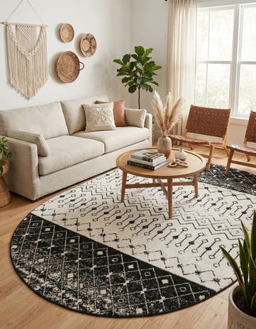 Black and White Moroccan Trellis Oval Rug