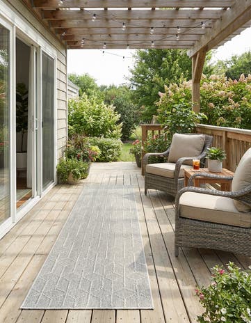 2' 7 x 12' Easy-Clean Lattice Indoor / Outdoor Runner Rug