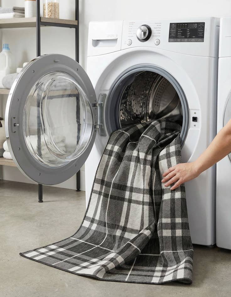 Detail image of  5' 3 x 8'  Washable Checkered Indoor / Outdoor Rug