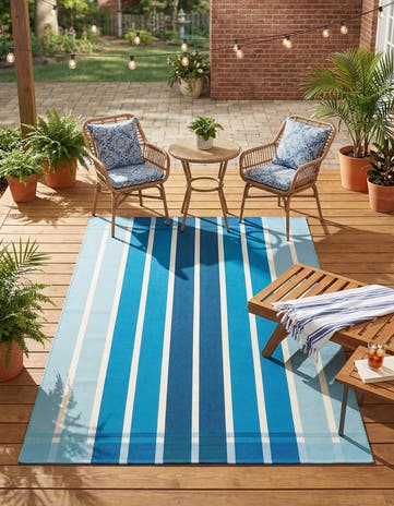 5' 3 x 8' Easy-Clean Ribbon Indoor / Outdoor Rug