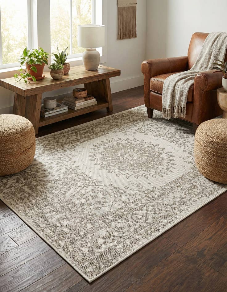 Detail image of 4' x 6' Easy-Clean Traditional Indoor / Outdoor Rug