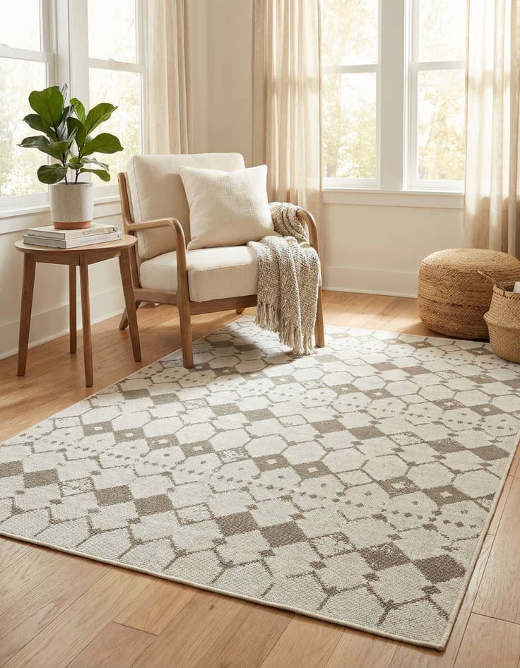 Detail image of 4' x 6' Easy-Clean Lattice Indoor / Outdoor Rug