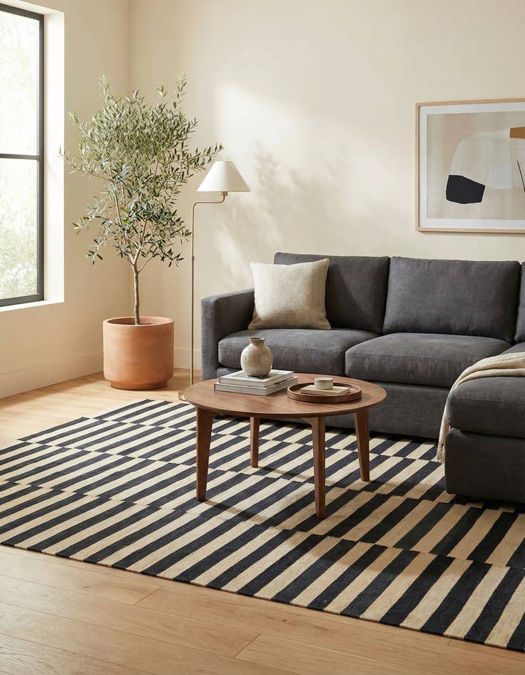 Detail image of 5' 9 x 7' 9  Hand Woven Kilim Modern Wool Rug