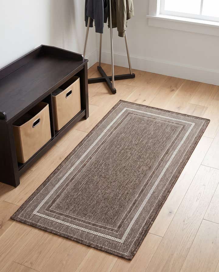 2' x 4' Easy-Clean Border Indoor / Outdoor Runner Rug