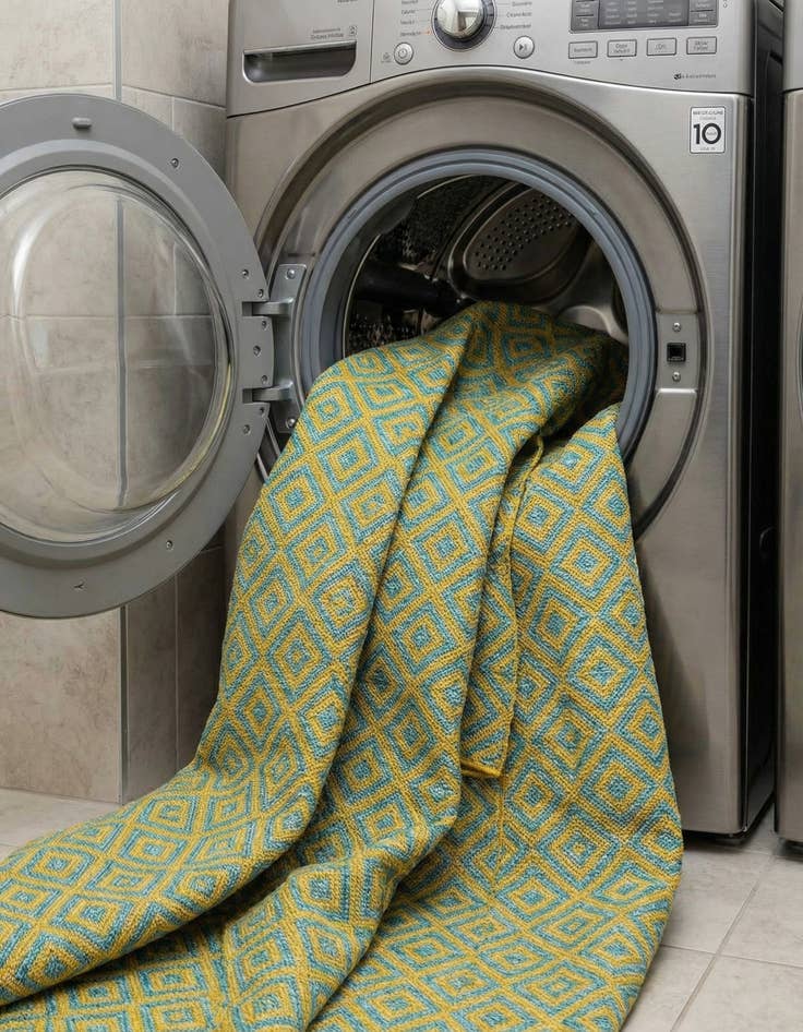 Detail image of 6' 7 x 6' 7  Washable Jill Zarin Costa Rica Indoor / Outdoor Round Rug