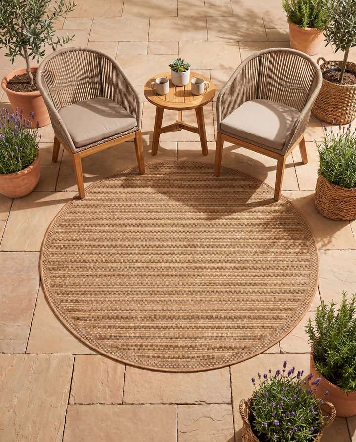 5' 3 x 5' 3 Easy-Clean Border Indoor / Outdoor Round Rug