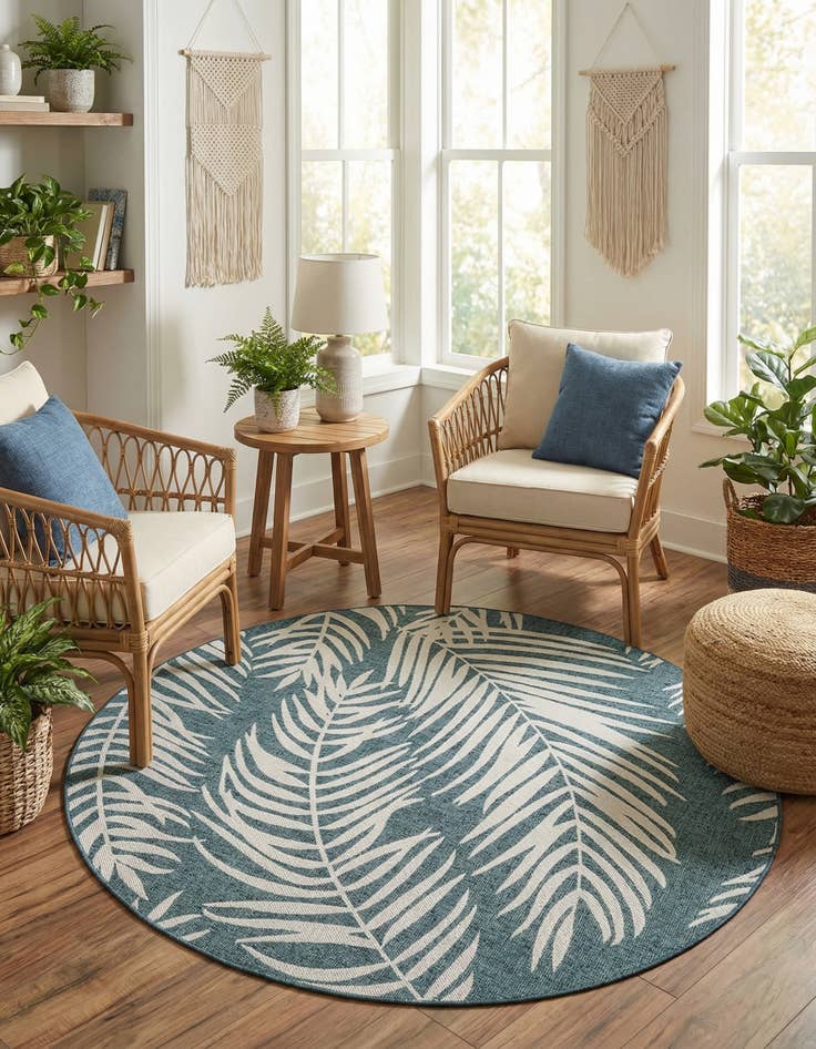 Detail image of 7' 10 x 7' 10  Washable Botanical Indoor / Outdoor Round Rug