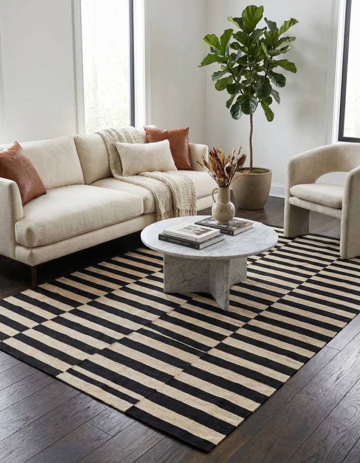 Detail image of 5' 8 x 7' 10  Hand Woven Kilim Modern Wool Rug