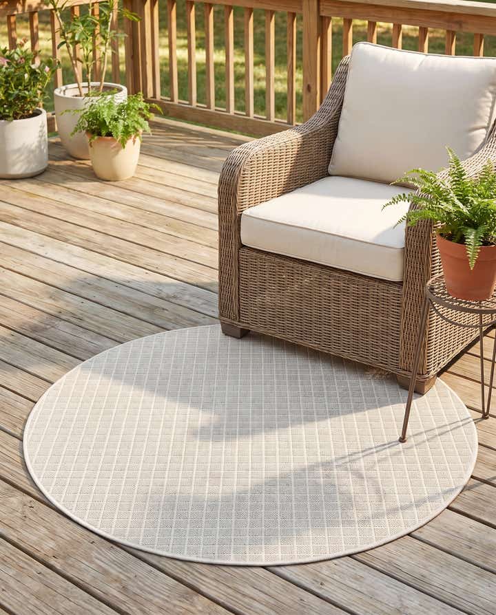 3' x 3' Easy-Clean Checkered Indoor / Outdoor Round Rug