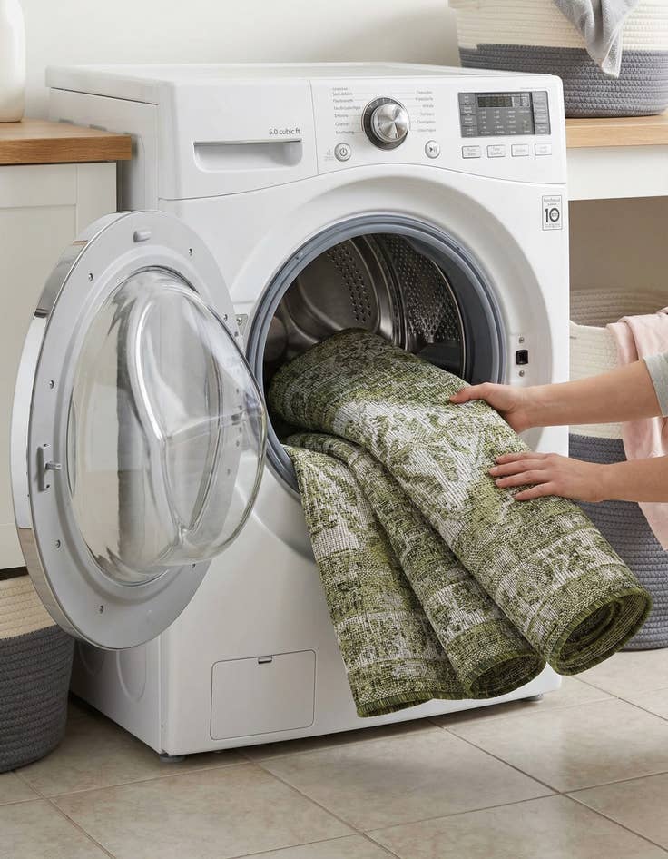 Detail image of 3' x 5' 3  Washable Traditional Indoor / Outdoor Oval Rug