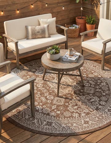 7' 10 x 7' 10 Easy-Clean Aztec Indoor / Outdoor Round Rug
