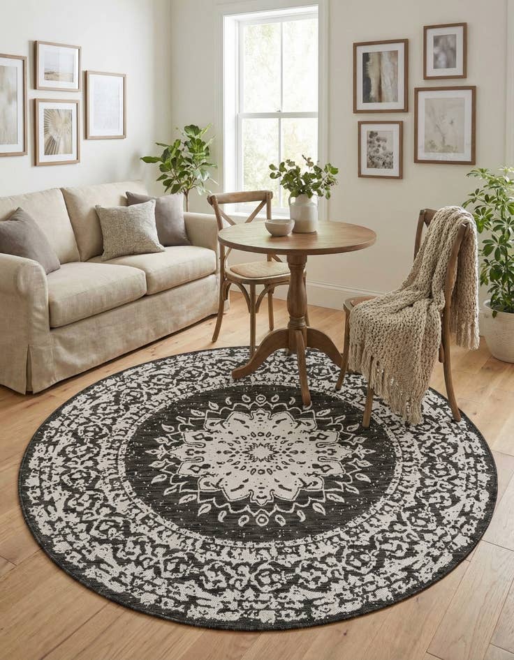 Detail image of 6' x 6' Easy-Clean Traditional Indoor / Outdoor Round Rug