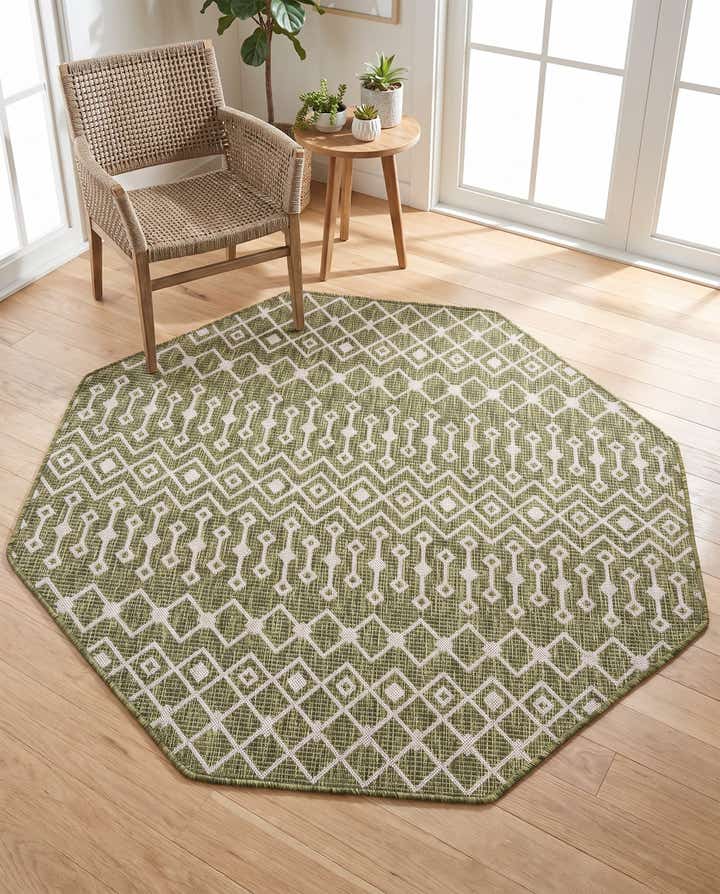 5' 3 x 5' 3 Easy-Clean Trellis Indoor / Outdoor Octagon Rug