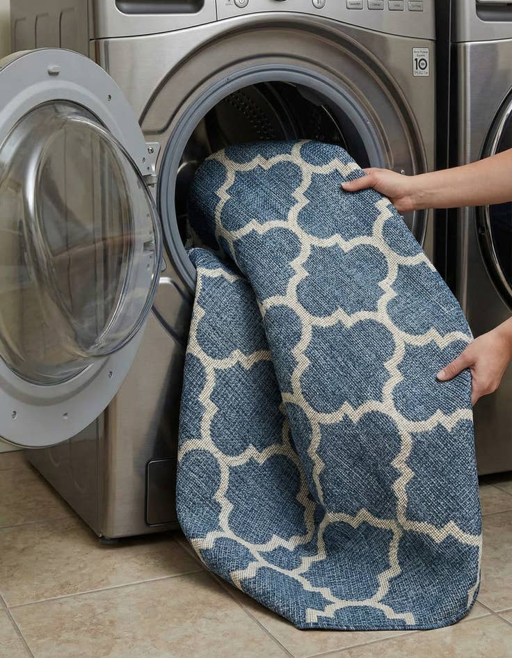 Detail image of 7' 10 x 7' 10  Washable Trellis Indoor / Outdoor Octagon Rug