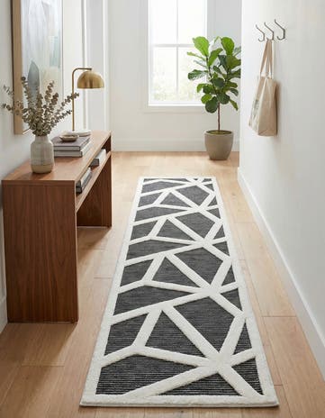 2' 7 x 10' Prismatic Runner Rug
