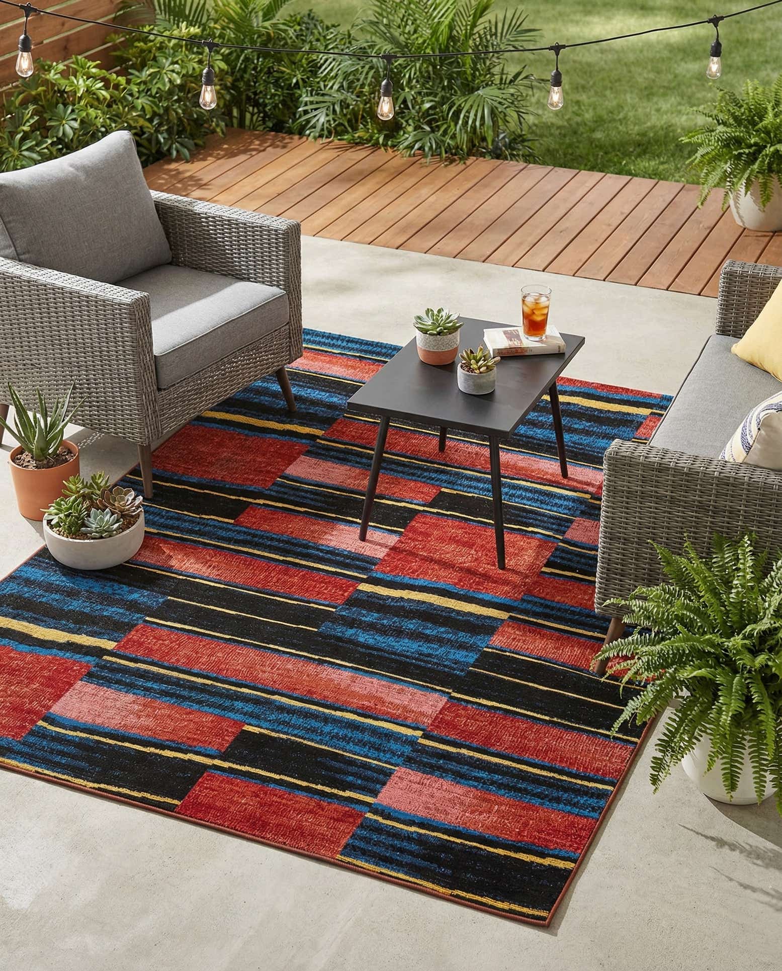 5' x 7' Easy-Clean Modern Indoor / Outdoor Rug