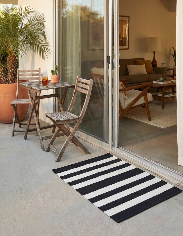 Detail image of 2' 2 x 3' 1  Washable Jill Zarin Palm Springs Indoor / Outdoor Rug