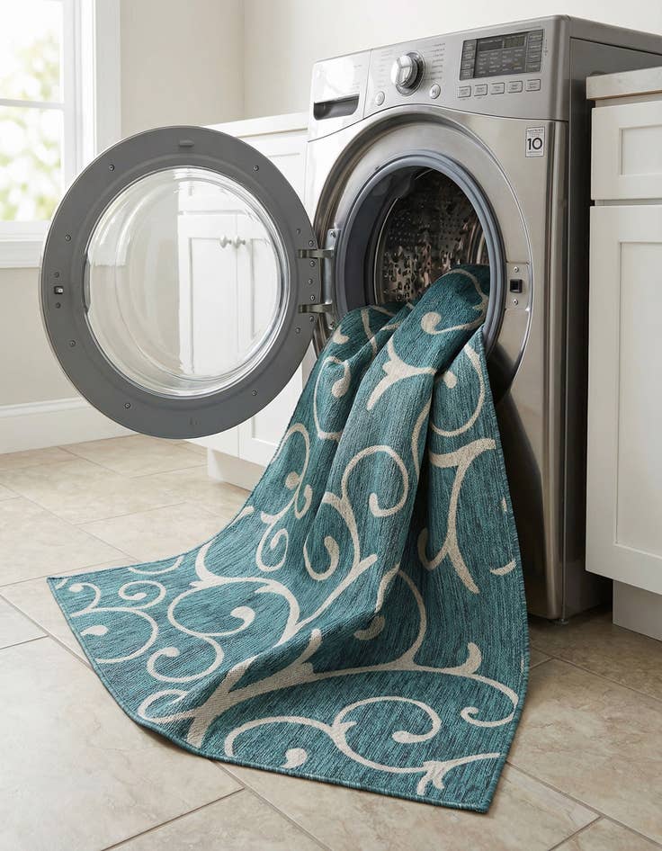 Detail image of 7' x 10'  Washable Botanical Indoor / Outdoor Rug