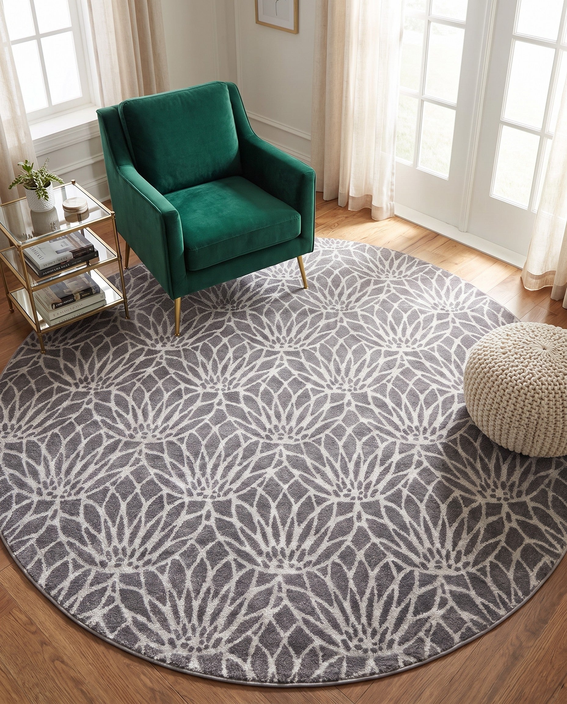 7' 10 x 7' 10 Marilyn Monroe™ Glam Dahlia Round Rug